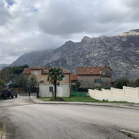 Apartman Mia Risan Bagian luar foto