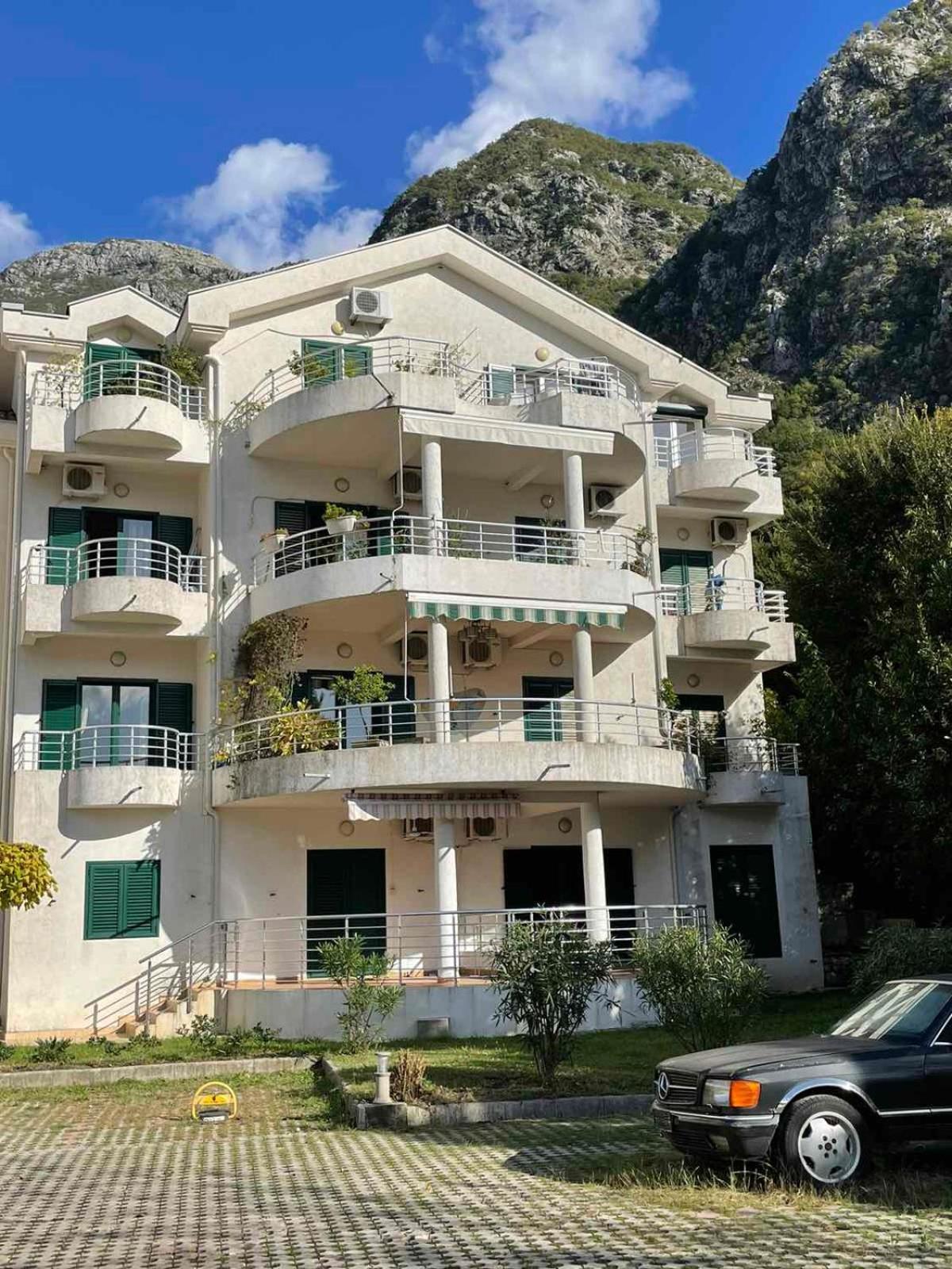 Apartman Mia Risan Bagian luar foto