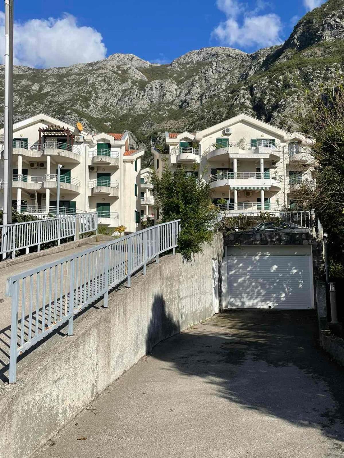 Apartman Mia Risan Bagian luar foto