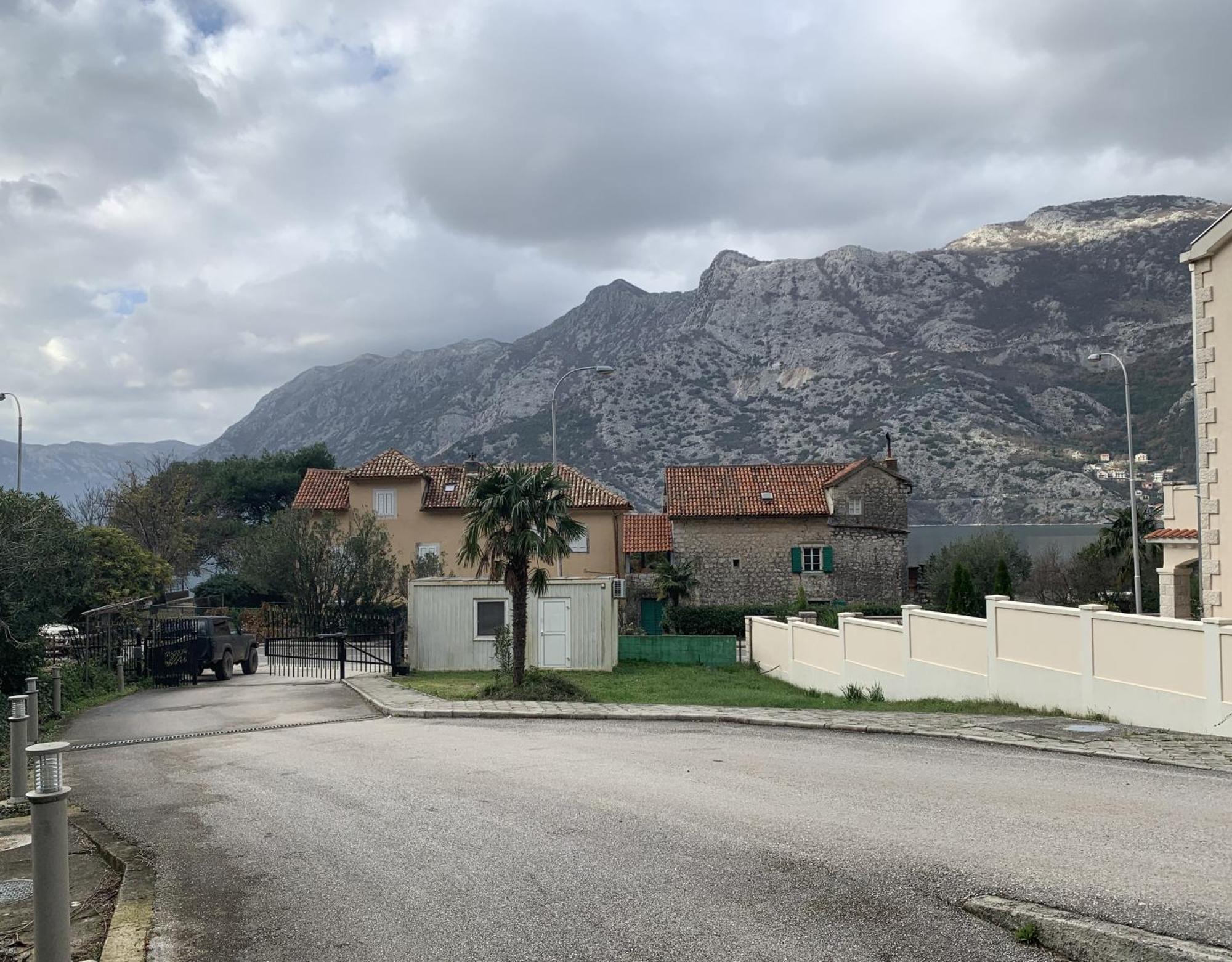 Apartman Mia Risan Bagian luar foto